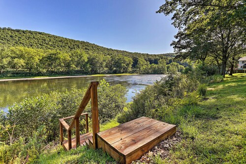 Beach Lake Cabin on Delaware River w/ Sunroom!