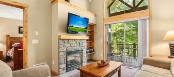 Gull Lake All-season Getaway w/ Private Deck