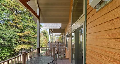 Gull Lake All-season Getaway w/ Private Deck