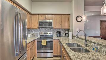 ์ํํธ (2 Bedrooms) | ๋ด๋ถ