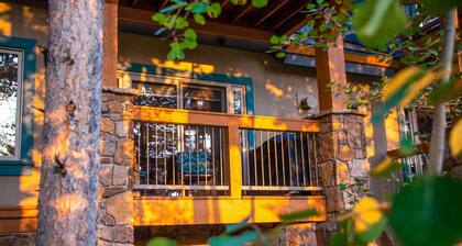 The Chelsea Condo w/ Hot Tub & Pool Access!