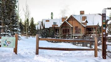 ์ํํธ (2 Bedrooms) | ๋ด๋ถ