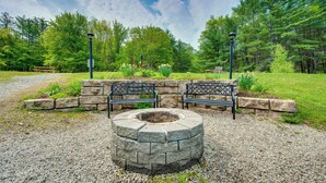 A circular stone fire pit with two benches and a stone wall. - Cozy Bartlett Condo w/ Deck & Resort Amenities! (Bartlett)