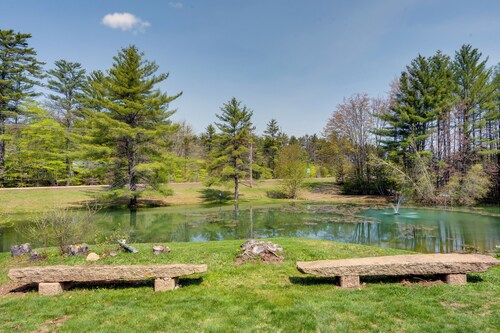 Cozy Bartlett Condo w/ Deck & Resort Amenities!