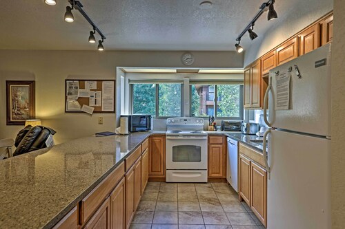 Colorado Townhome: Walk to Dillon Reservoir