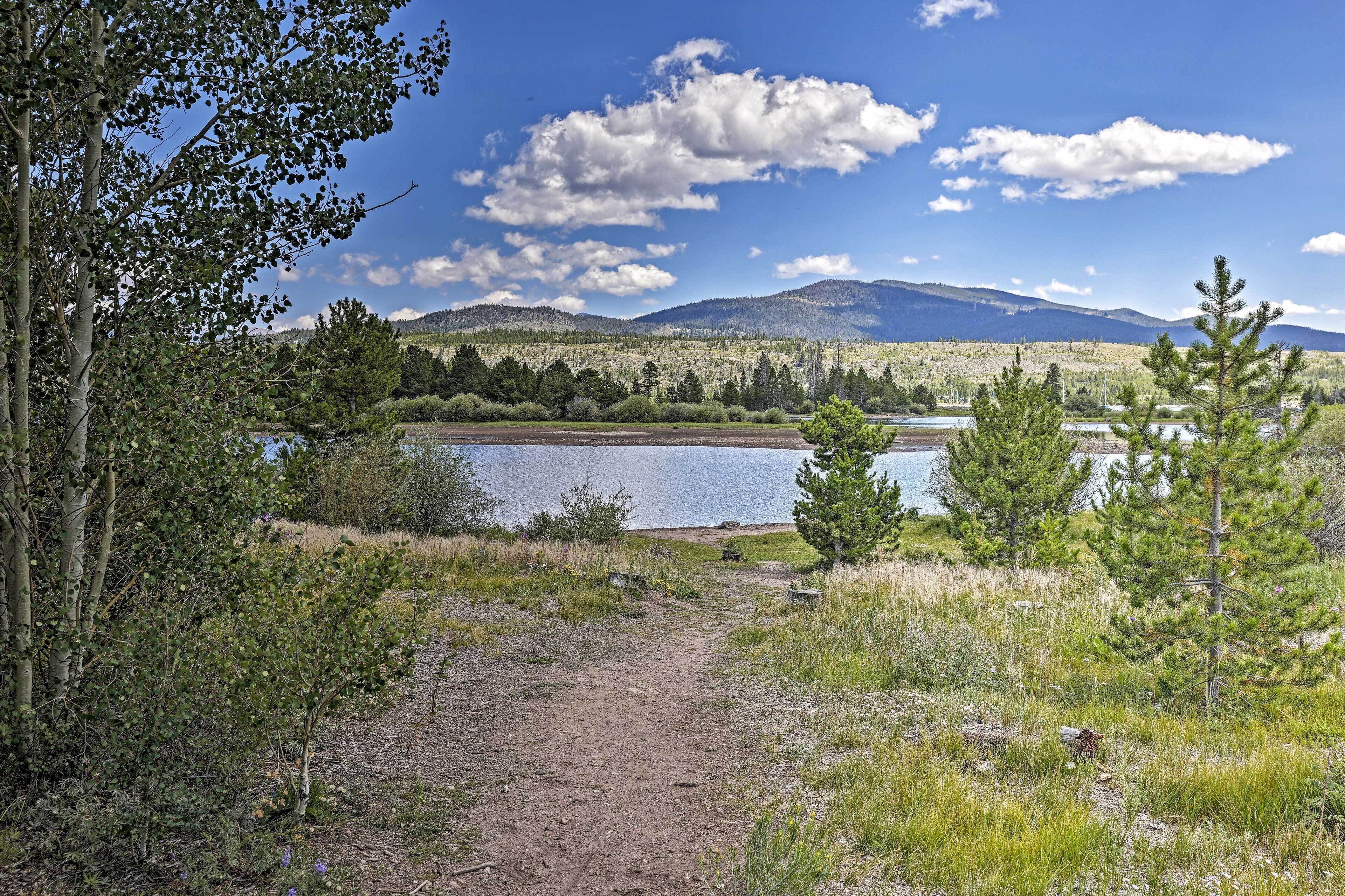 A natural landscape with a lake, mountains, and trees.