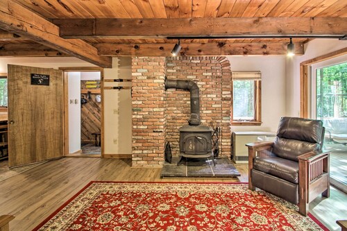 Quiet & Cozy White Mtns Getaway: 4 Mi to Cranmore!