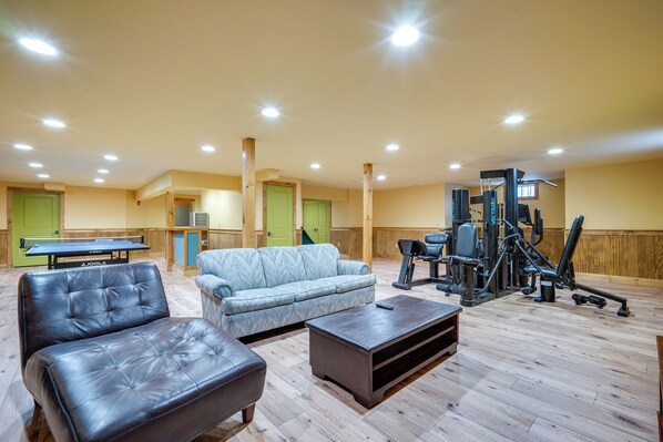 House (5 Bedrooms) | Interior