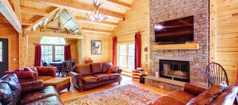 4 Mi to Mount Snow: West Dover Cabin w/ Game Room