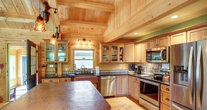 4 Mi to Mount Snow: West Dover Cabin w/ Game Room