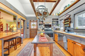 House (2 Bedrooms) | Interior