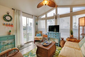 Cottage (1 Bedroom) | Interior - Furnished Deck: Waterfront Port Isabel Cottage! (Port Isabel)