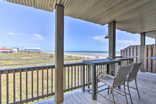 Apartment (2 Bedrooms) | Front of property - Near Ocean: Surfside Beach Gem w/ Deck & Views! (Freeport)