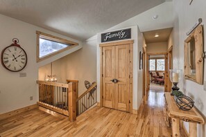 Interior - 5 Mi to Ski Resort: Breck Home w/ Hot Tub! (Breckenridge)