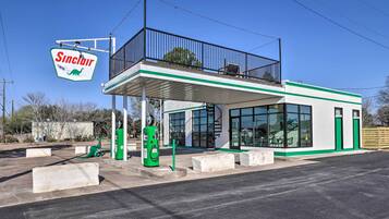 House (3 Bedrooms) | Exterior