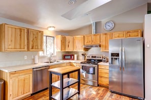 House (3 Bedrooms) | Private kitchen - Pet-friendly Bend Home ~ 2 Mi to Downtown (Bend)