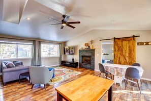 House (3 Bedrooms) | Interior - Pet-friendly Bend Home ~ 2 Mi to Downtown (Bend)