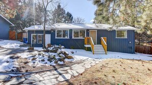 A single-story house with a front porch, a stone pathway, and a wooden fence. - Pet-friendly Bend Home ~ 2 Mi to Downtown (Bend)