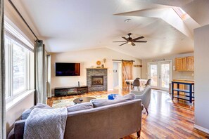 House (3 Bedrooms) | Interior - Pet-friendly Bend Home ~ 2 Mi to Downtown (Bend)