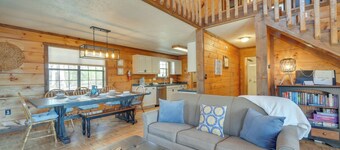 Central Sevierville Cabin w/ Hot Tub & Views!