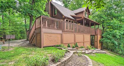 Central Sevierville Cabin w/ Hot Tub & Views!