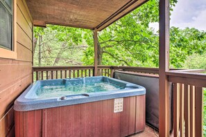 House (1 Bedroom) | Interior - Central Sevierville Cabin w/ Hot Tub & Views! (Sevierville)