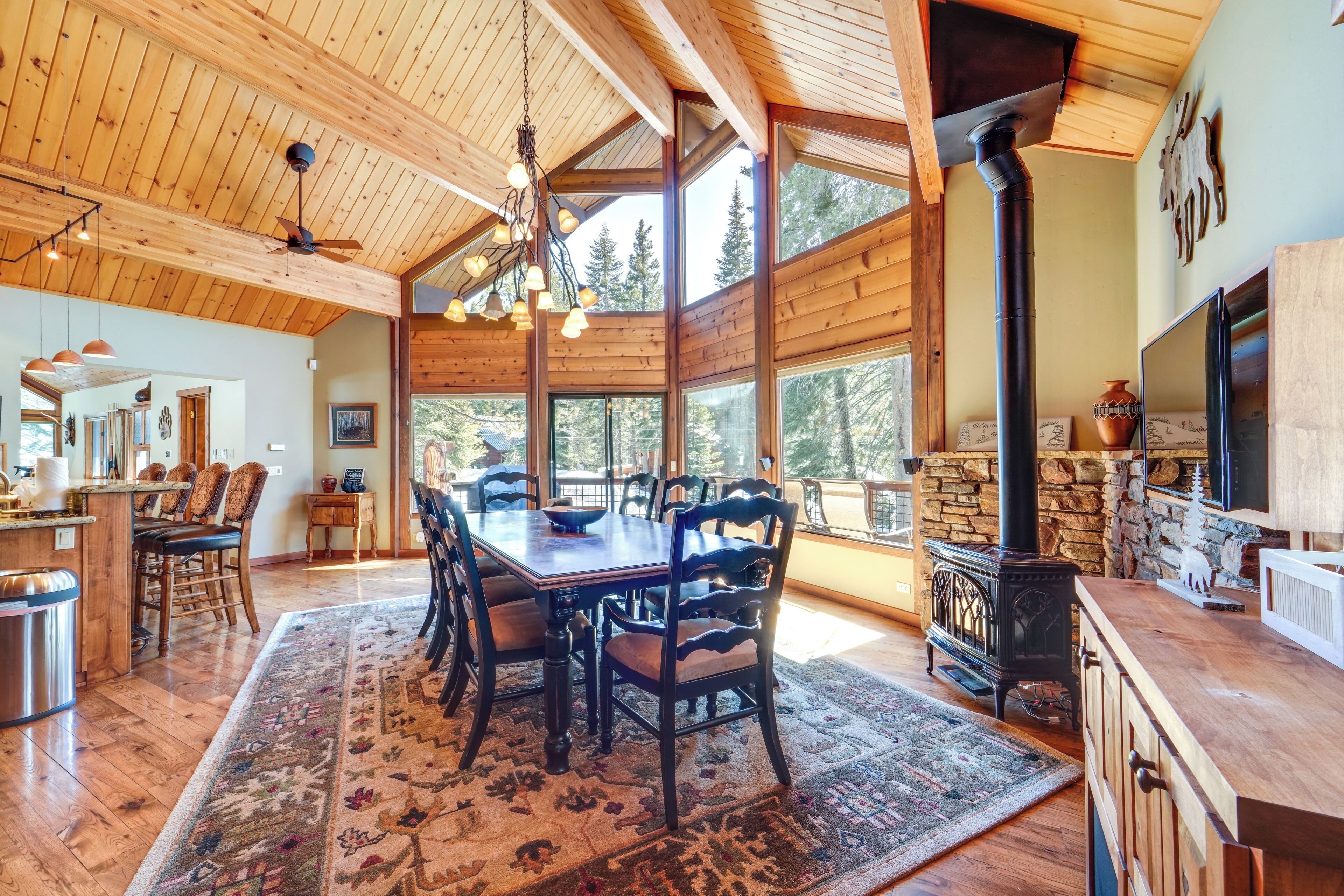 House (5 Bedrooms) | Interior