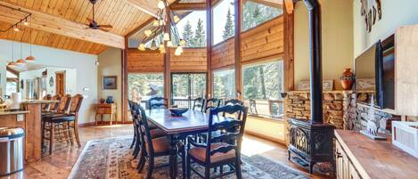 House (5 Bedrooms) | Interior