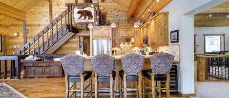 House (5 Bedrooms) | Interior