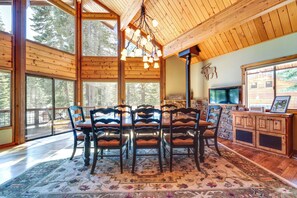 House (5 Bedrooms) | Interior