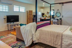 Free cots/infant beds, bed sheets