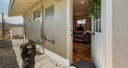 Cozy Yucca Valley Guest House Near Joshua Tree!