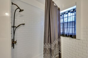 Shower - Chic Hot Springs Vacation Rental Near Downtown! (Hot Springs)