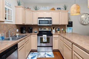 Apartment (1 Bedroom) | Interior - Sunny Townhome w/ Pool Access ~ 1 Mi to Beach (Corpus Christi)