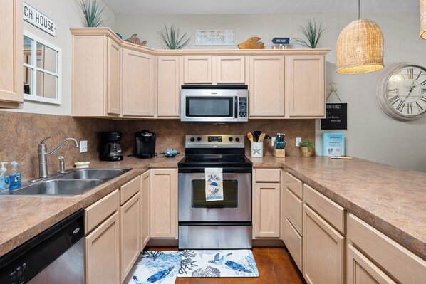 Apartment (1 Bedroom) | Interior - Sunny Townhome w/ Pool Access ~ 1 Mi to Beach (Corpus Christi)