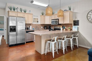 Apartment (1 Bedroom) | Interior - Sunny Townhome w/ Pool Access ~ 1 Mi to Beach (Corpus Christi)