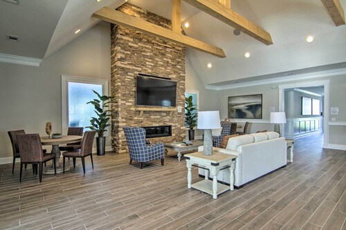 Beach Shuttle, 3 Pools: Bishop's Landing Townhome