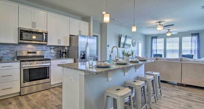 Sunny End-unit Townhomesteps to Resort Amenities!
