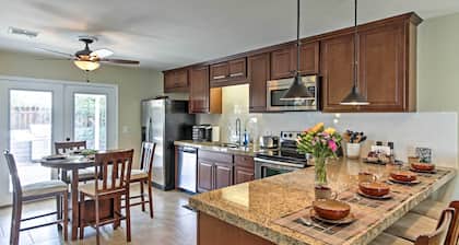 066222: Private 3 BR Home w/ Fire Pit by Old Town