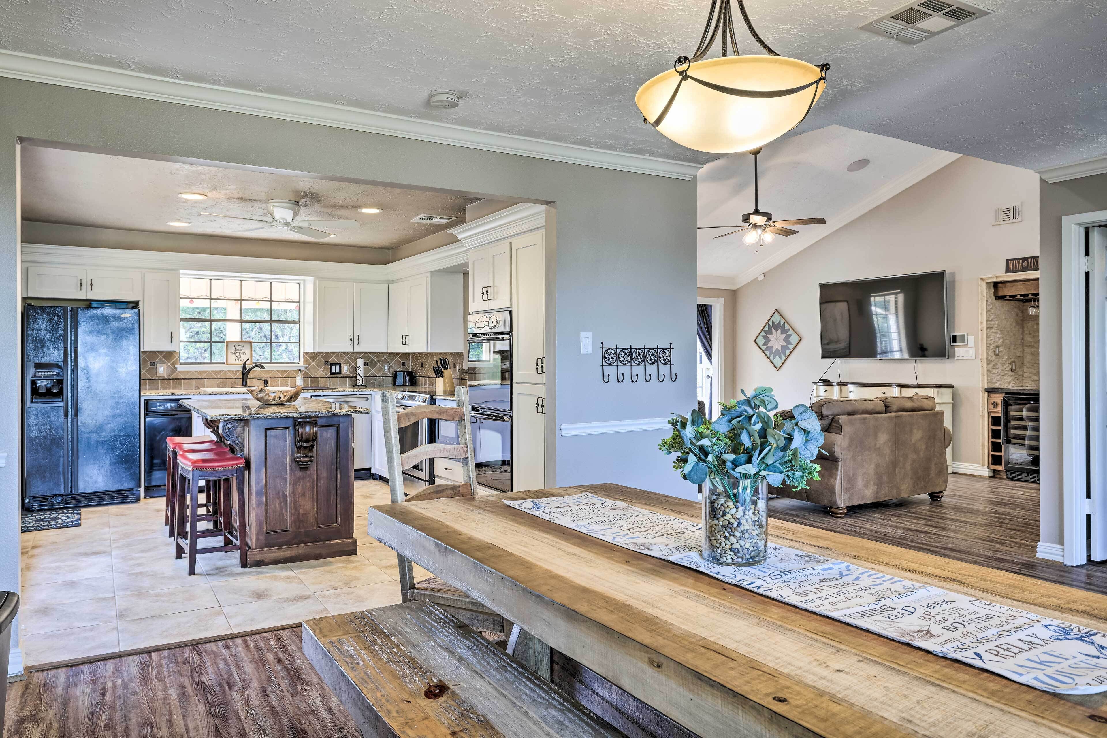 House (5 Bedrooms) | Interior