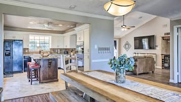 House (5 Bedrooms) | Interior