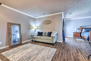 House (5 Bedrooms) | Interior
