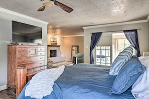 House (5 Bedrooms) | Interior - Canyon Lake Home: Hill Country & Water Views! (Canyon Lake)