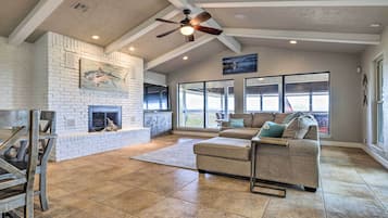 House (5 Bedrooms) | Interior