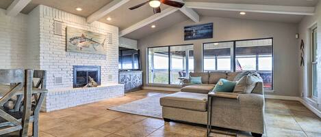 House (5 Bedrooms) | Interior