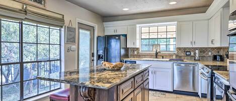 House (5 Bedrooms) | Interior