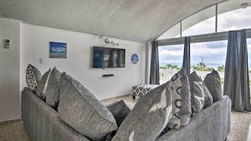 House (3 Bedrooms) | Front of property