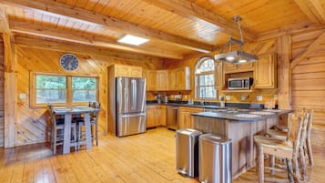House (3 Bedrooms) | Interior