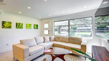 Casa (2 Bedrooms) | Interior