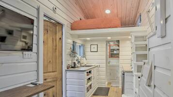 Apartment (0 Bedroom) | Interior